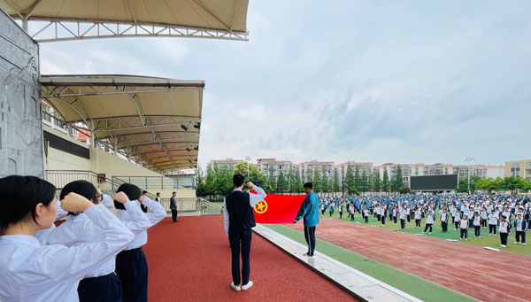 “青春志·中国梦”  工程职校隆重举行纪念“五四”运动暨新团员入团仪式