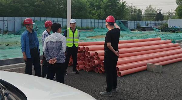 铆足干劲——回龙观东大街电力管线工程稳步推进