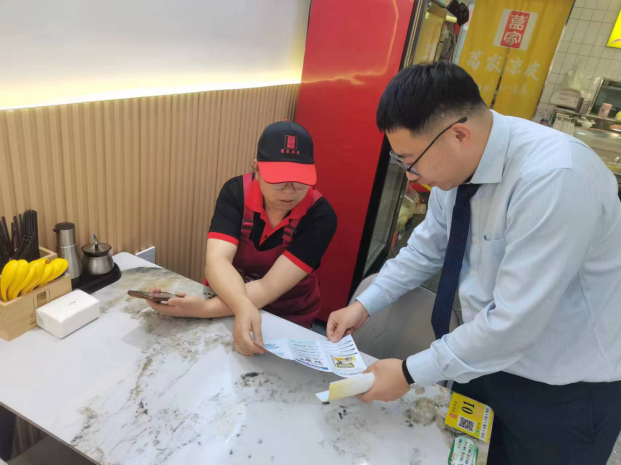 学习科学投资理财 做理性金融消费者 ——浦发银行宁波奉化支行开展“5·15全国投资者保护宣传日”活动