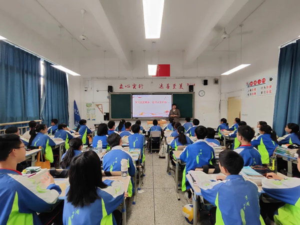 成都市新都区东湖中学开展爱国主义系列活动