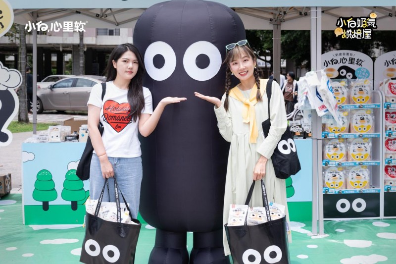 小白心里软奶气快闪计划正式开启，奶皮白面包火爆南京、福州！