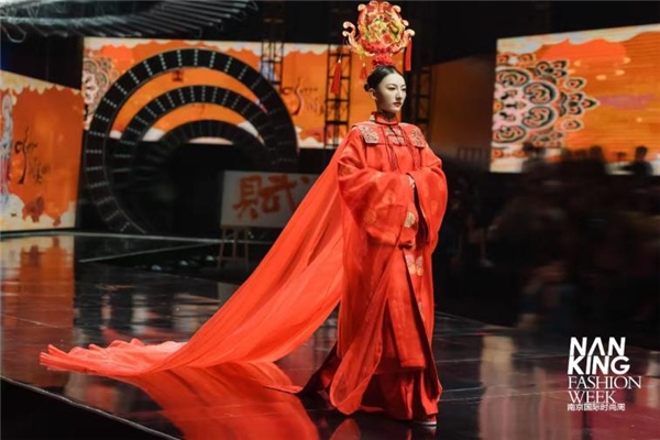 著名服装设计师傅素琴
