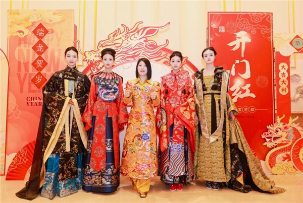 著名服装设计师傅素琴