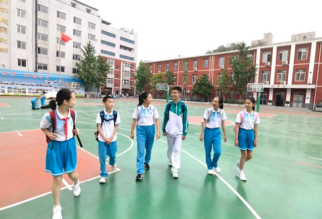 首都师范大学附属中学育鸿学校: 集团赋能,资源整合做好加法