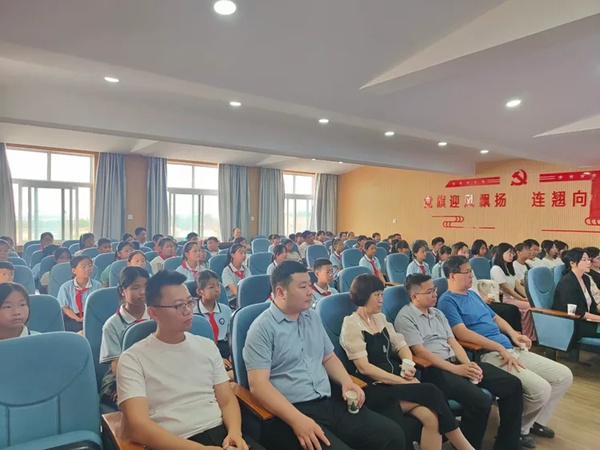 科普进校园  “点燃”科技梦 ——邯郸市青年联合会奇妙探索家走进邯郸市丛台区三陵中心校