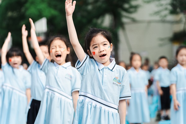 红领巾爱祖国 彭派少年向未来 彭州市少先队六一主题队日暨少先队分批入队示范活动