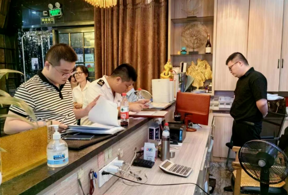 湘潭市卫监局联合多部门开展文化娱乐场所护考双随机行动