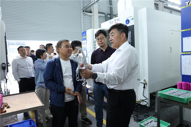 省政协副主席李民率队到邵阳县高新区走访调研