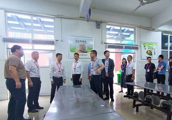 崇州市市委市政府主要领导到崇庆中学检查高考备考工作