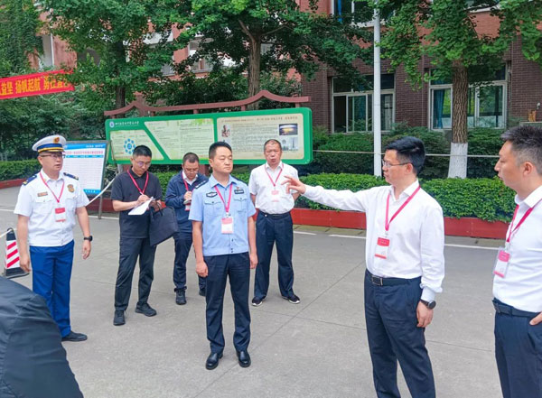崇州市市委市政府主要领导到崇庆中学检查高考备考工作