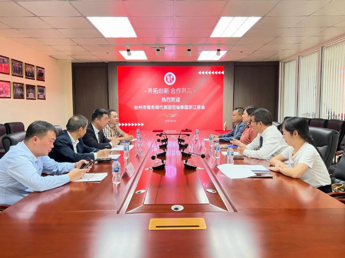 泰国浙江商会执行会长王海军带领商会接待浙江省台州市商务局代表团一行的访问并签订战略合作协议