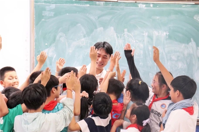华厦眼科:聚焦“一老一小”,全力打造6月“华厦爱眼月”