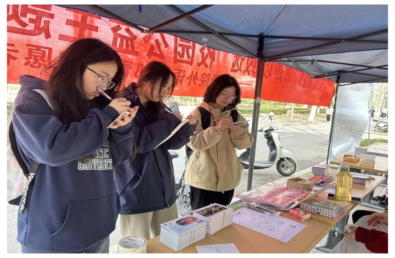 文华学院 “光影筑童梦·书香以致远”校园公益主题活动圆满结束啦!!!
