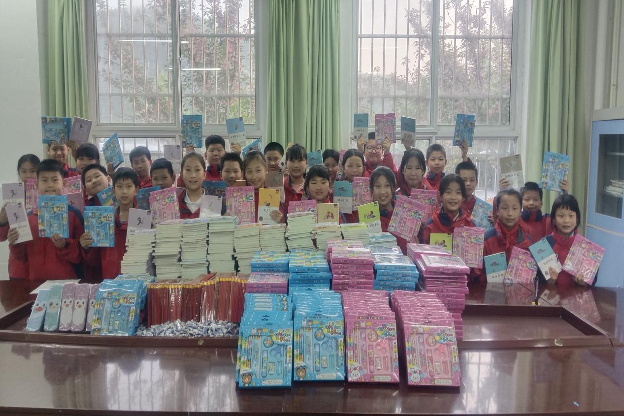 文华学院 “光影筑童梦·书香以致远”校园公益主题活动圆满结束啦!!!