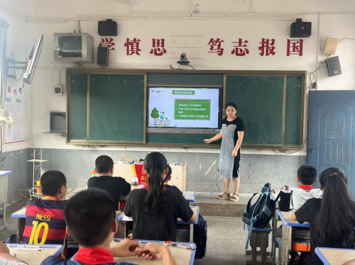 信息技术助教学 电教优课促成长----黄沙中心小学举办青年教师电教优质课比赛
