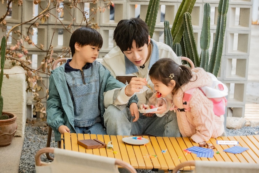 蒲熠星零食拍卖高情商回复，兄妹互抢蛋糕曹恩齐崩溃求救，笑到飙泪！