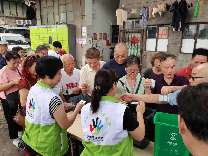 “志愿百日行,分类齐参与”昌华街开展垃圾分类全民行动日宣传活动