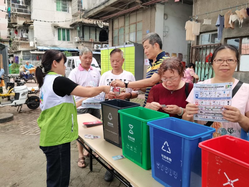 “志愿百日行,分类齐参与”昌华街开展垃圾分类全民行动日宣传活动