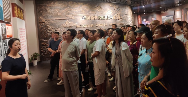 香港同胞在兴国县开展“乡亲桑梓行、浓浓赣港情”暨“模范兴国”考察活动