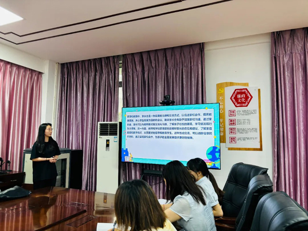 成都市新都区东湖中学开展班主任工作坊研修活动