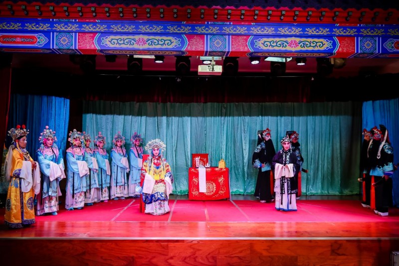 传承文化，重燃经典——评剧《秦香莲》在三间房村璀璨上演