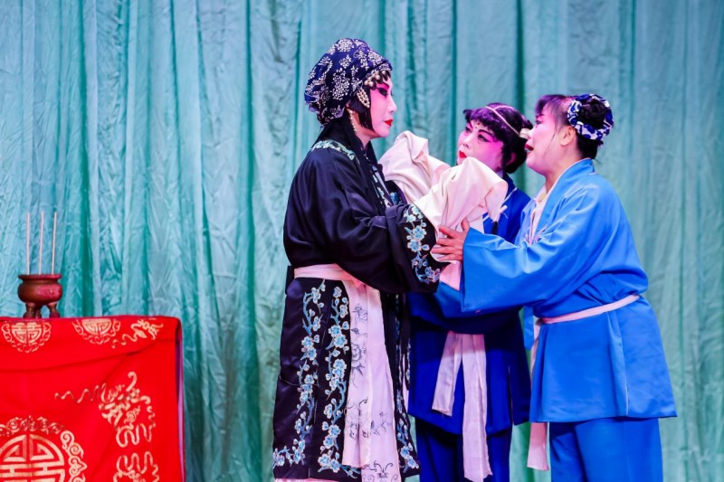 传承文化，重燃经典——评剧《秦香莲》在三间房村璀璨上演