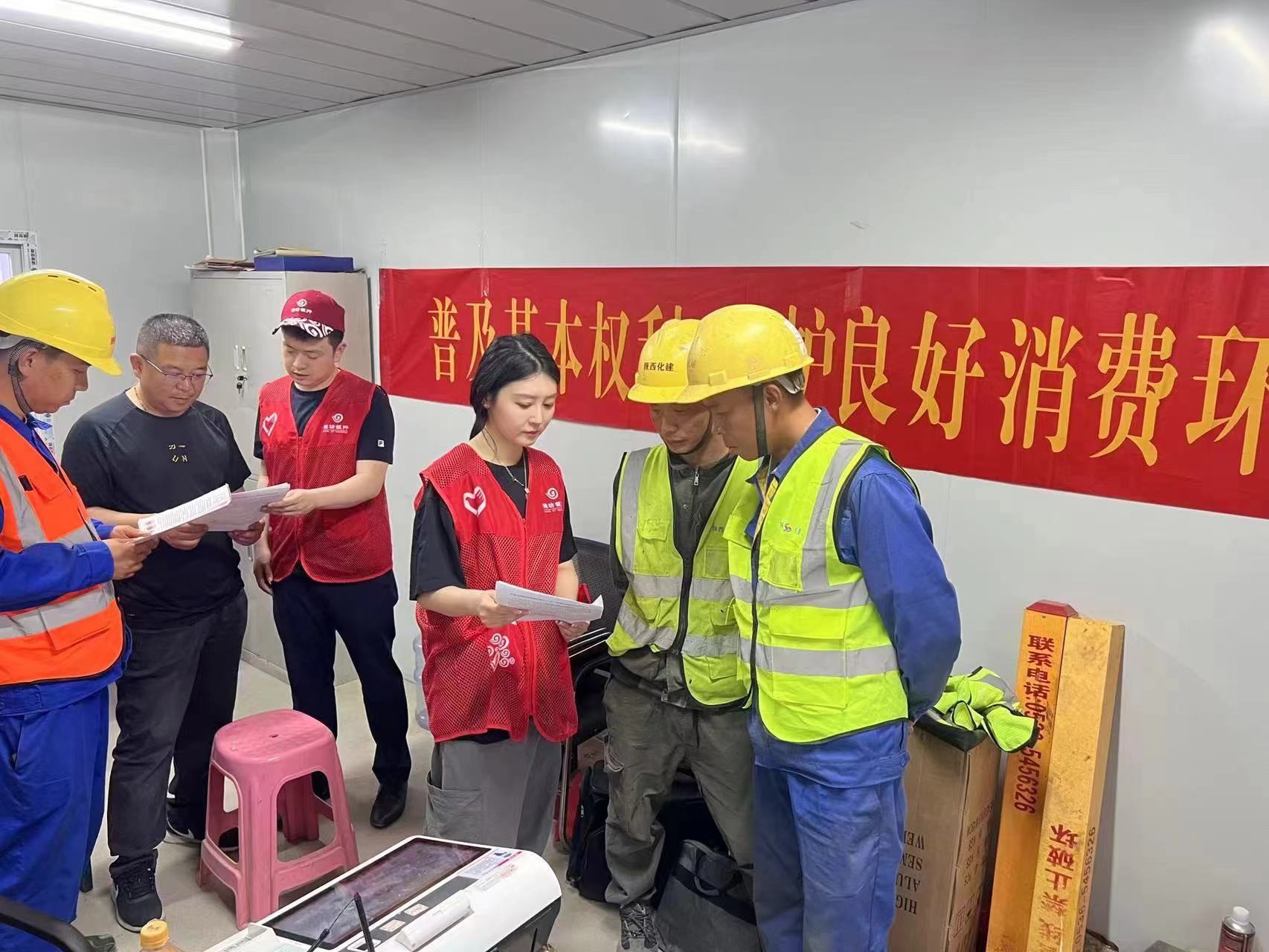 潍坊银行开展普及金融知识万里行系列宣传活动