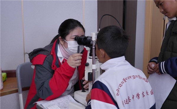 “点亮明眸”色达公益行动圆满落幕，普瑞眼科守护藏区孩子明眸未来