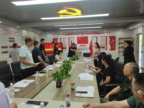 加强自我约束，筑牢纪律底线