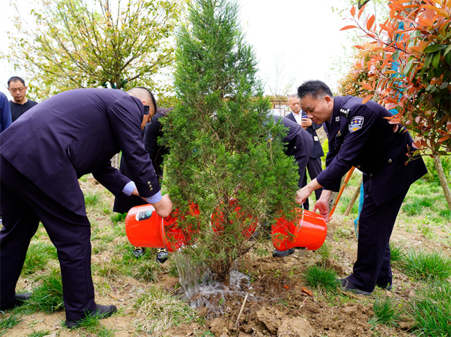 【党徽在警营闪光】靳斌：宁付生命，不负使命