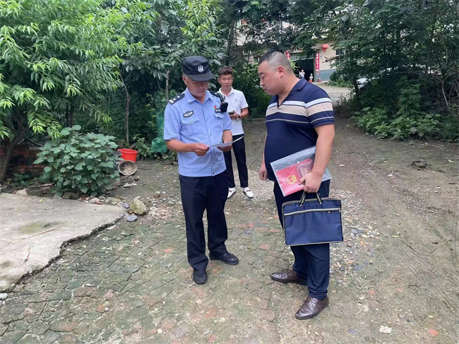【党徽在警营闪光】靳斌：宁付生命，不负使命