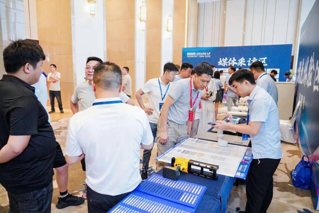 新品牌、新模式、新征程：定制美缝品牌自由色扬帆起航