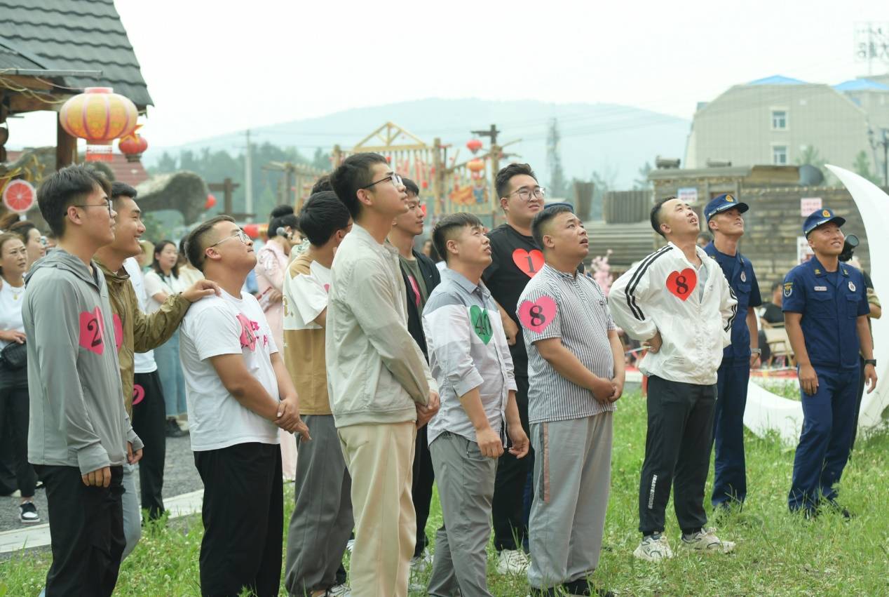 婚礼大绣球·抛出正能量——婚礼中国大爱传递圆满落幕
