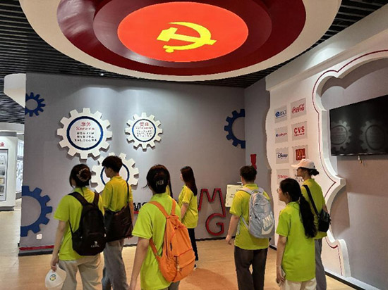 金山学子三下乡：实践队赴德化县为“中国白”注入“青春红”探索陶瓷文化发展中的“加号”