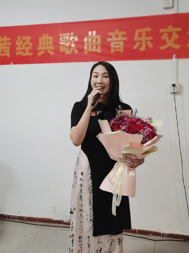 荣获2023年度广东省优秀音乐家称号的李晓茜女士