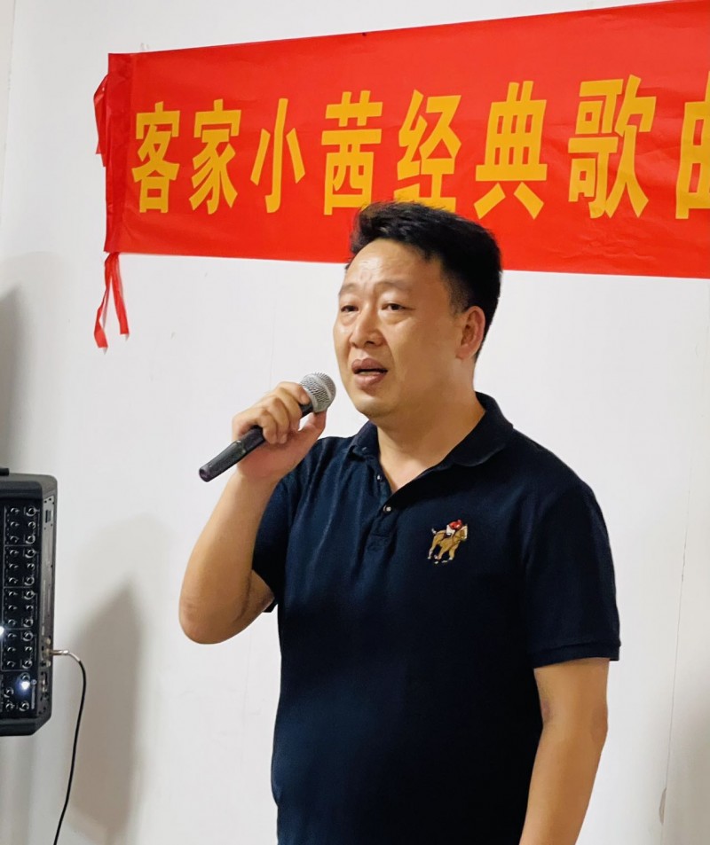 荣获2023年度广东省优秀音乐家称号的李晓茜女士
