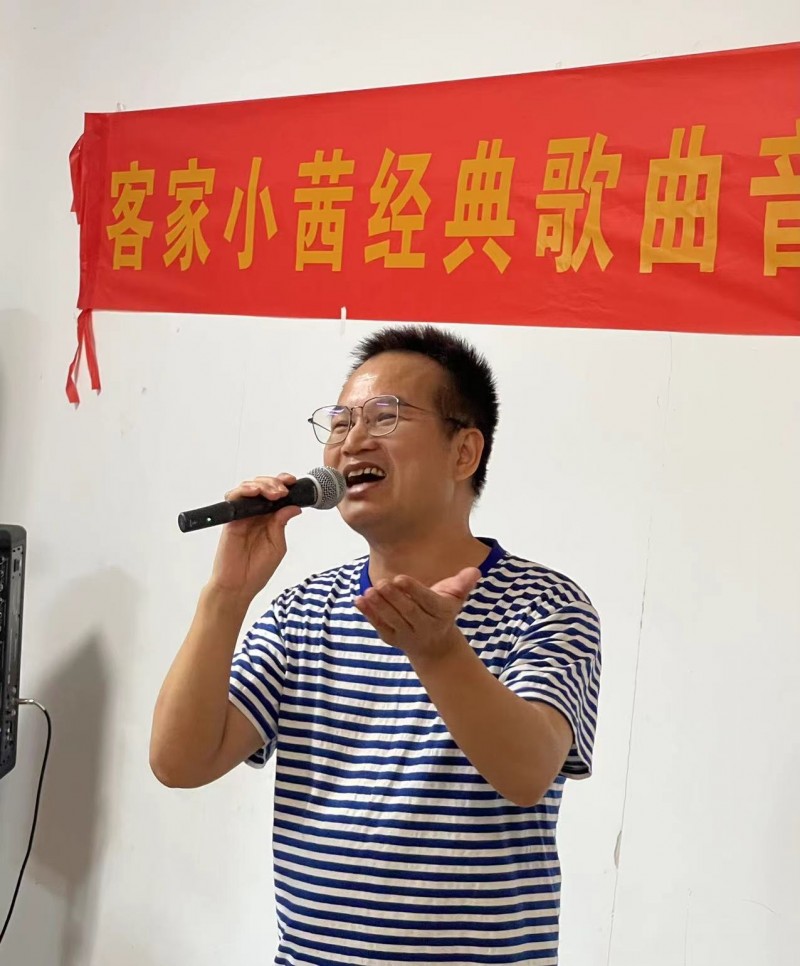 荣获2023年度广东省优秀音乐家称号的李晓茜女士