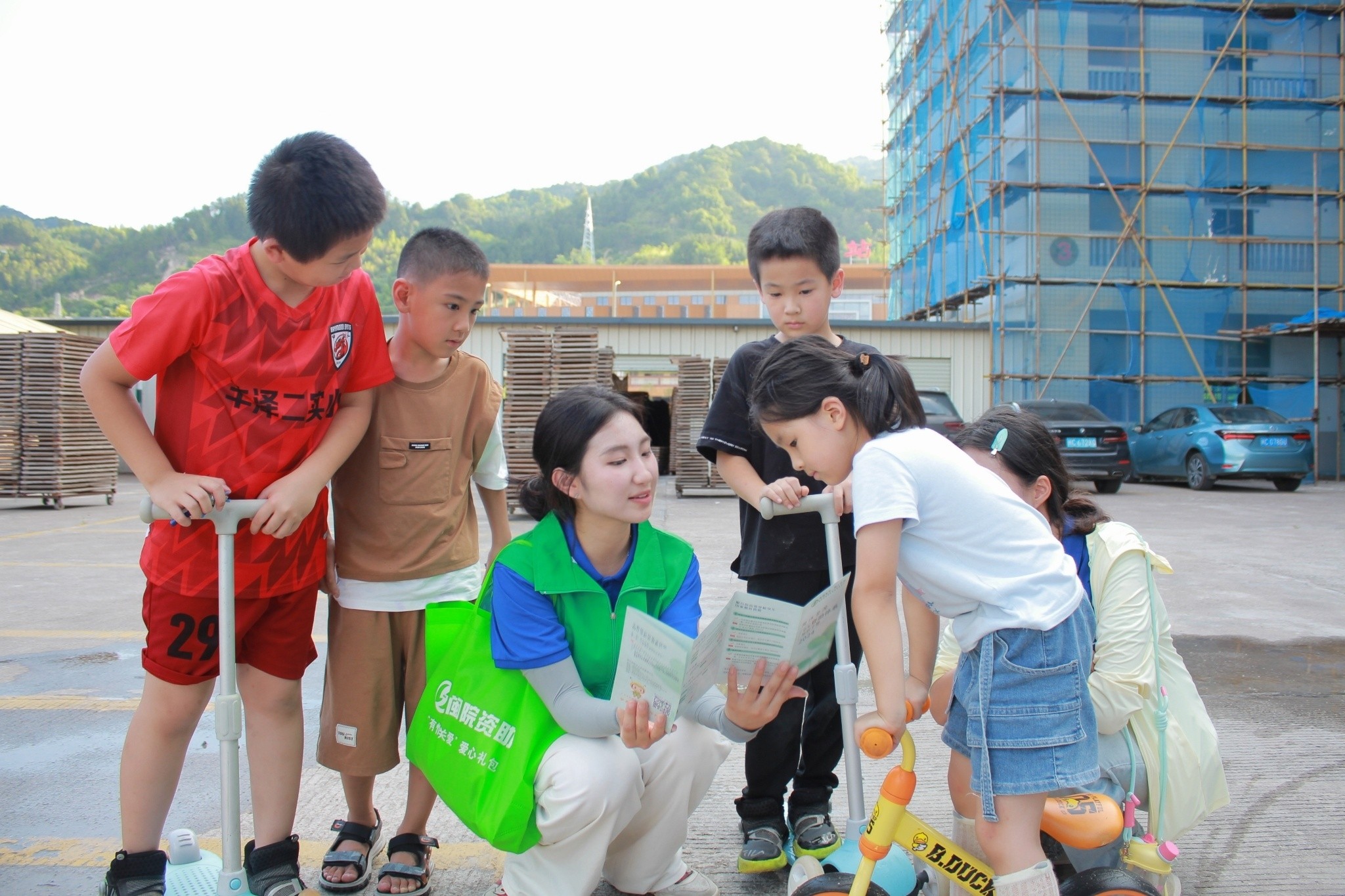 7.jpg 闽江学院海峡学院“强青筑梦”实践队:脚步丈量乡村野径,青年为资助工作蓄力