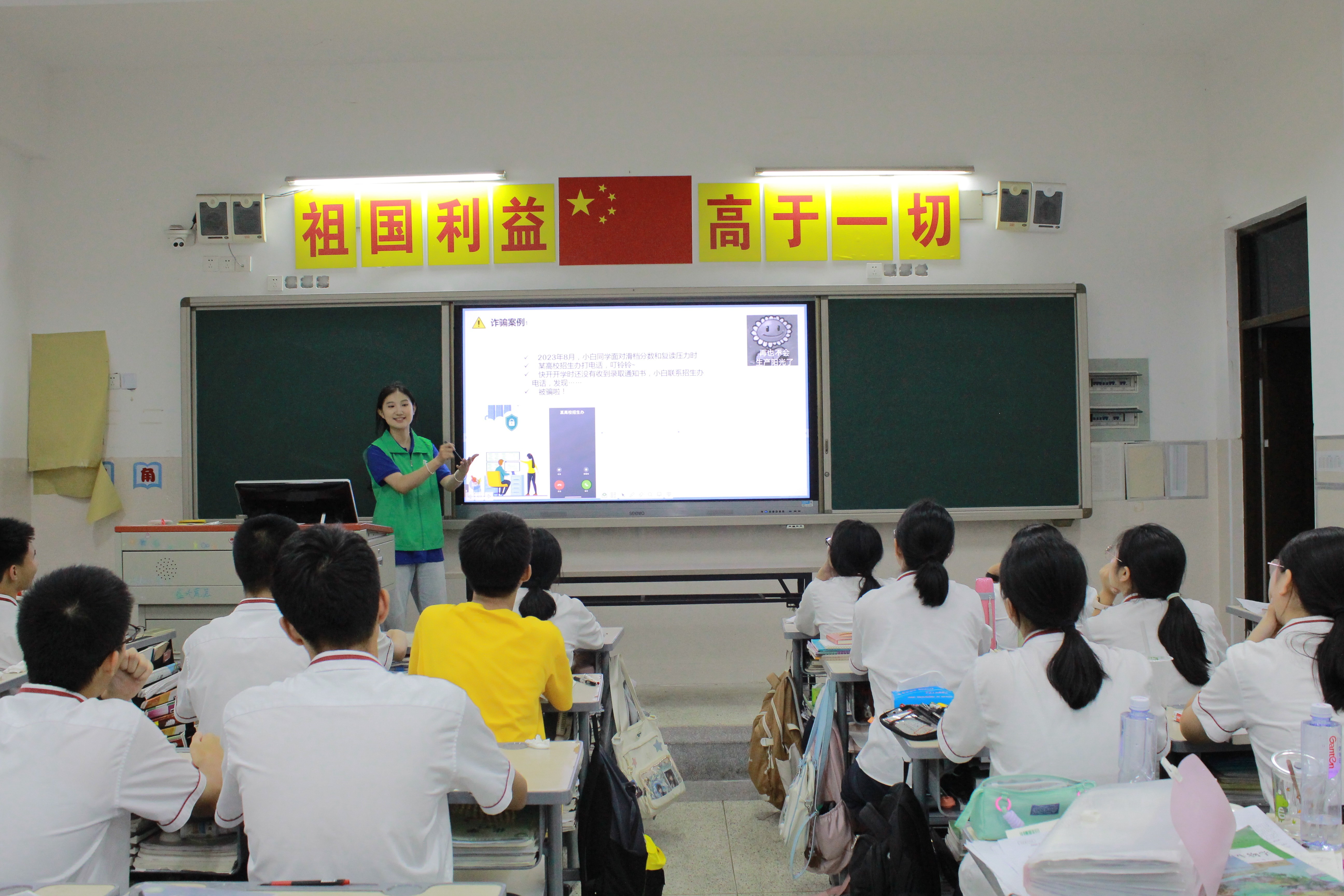 8.jpg 闽江学院海峡学院“强青筑梦”实践队:脚步丈量乡村野径,青年为资助工作蓄力