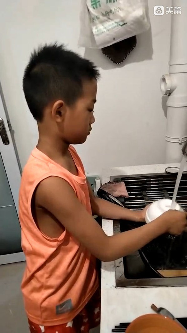 快乐暑假，健康成长——邯郸市丛台区展览路小学学生暑期家务劳动实践活动