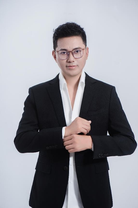 新月尚雅创始人李登元:把热爱做成事业,用双手实现人生逆袭