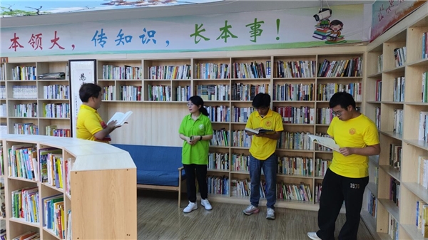 探访乡村书屋 助力文化发展 