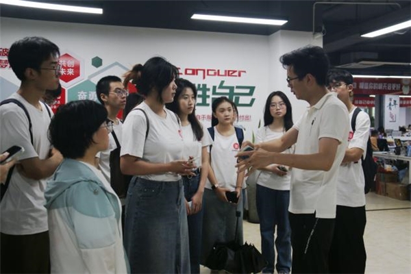 江财学子三下乡：访玉山电商产业 研当地蓬勃发展