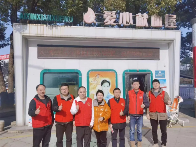 “熊猫侠”用爱为生命接力