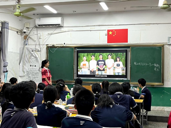 淮北师范大学学子三下乡:重踏母校旧时径,招生揽才育新星