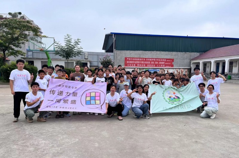 跨越两省去支教，用心用爱做教育