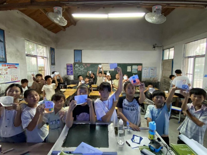跨越两省去支教，用心用爱做教育