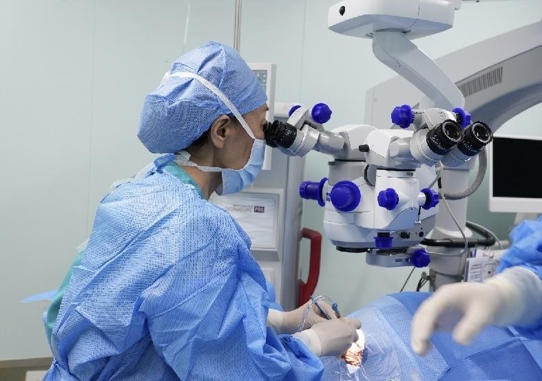 广州普瑞眼科青光眼科主任费文雷教授以患者为中心