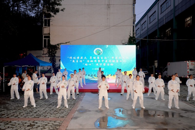 河北迁安：水城飘药香 夜市健康行