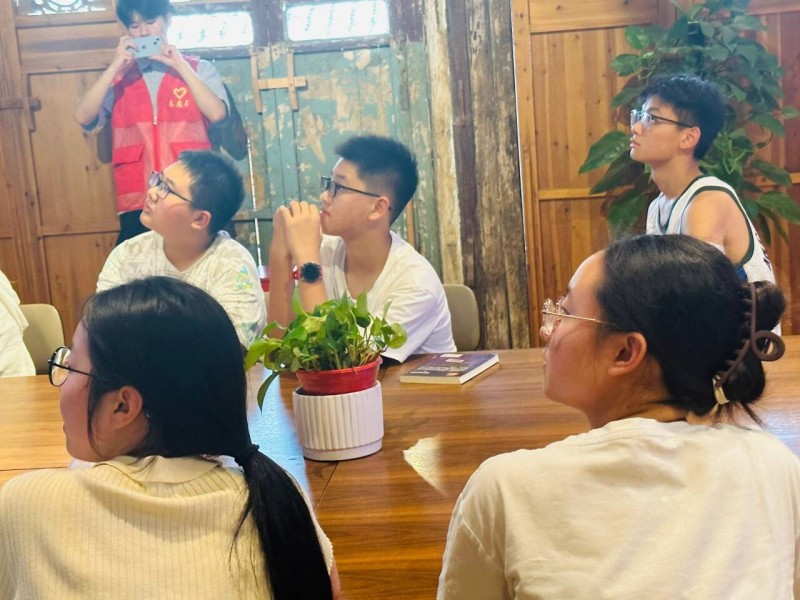 皖医学子三下乡:防溺水安全宣讲,筑牢生命安全防线